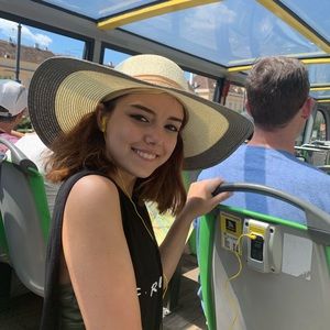 Meet your Posher, Briana